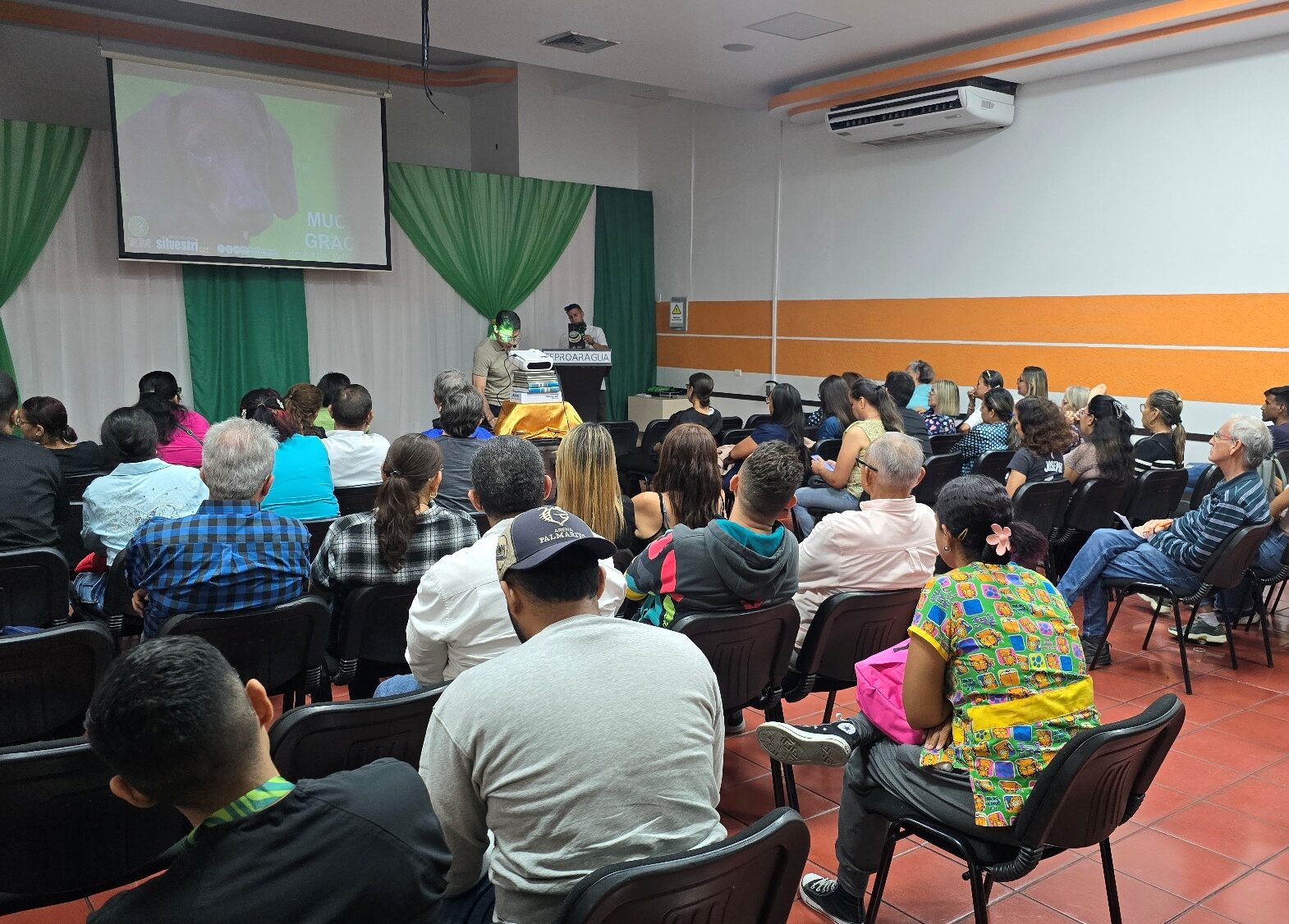 Laboratorio Silvestri fortalece la formación veterinaria con ciclo de conferencias sobre farmacología